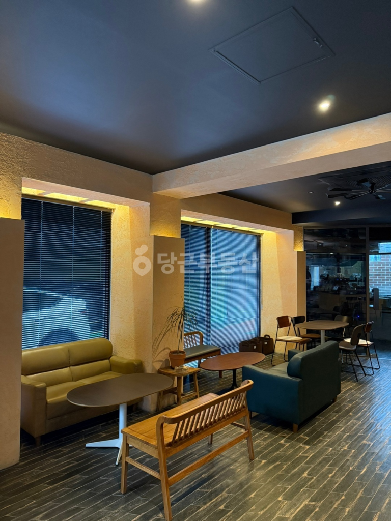 대봉동 상가임대 1층 26평 유럽풍 인테리어 완비된 카페 자리 8 image 3